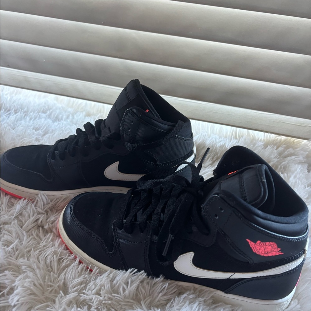 Jordan Sneakers Black and Pink - Picture 2 of 6